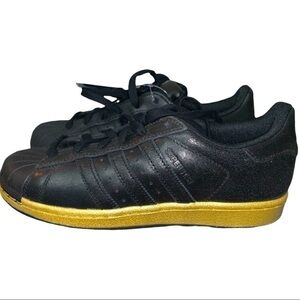 ADIDAS Superstar Originals Size 7 Women /Size 5.5 Boys New With Box Black & Gold